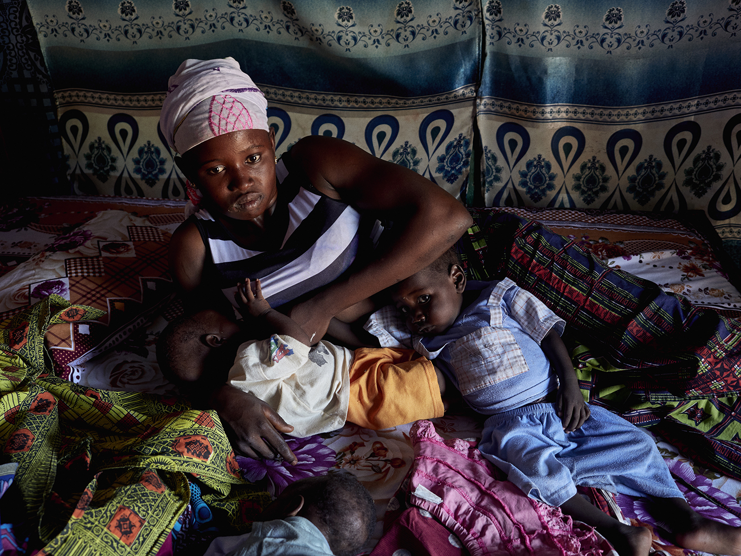 Wounaba Traorè feeds her child in Kankan, Guinea, on Feb. 11, 2018.  Francesco Brembati for Foreign Policy